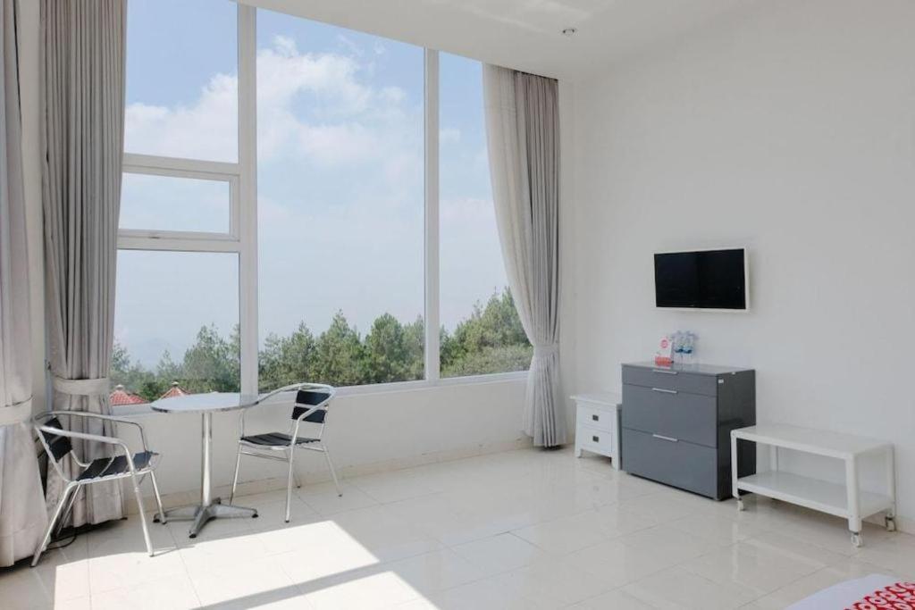 Oyo 1194 Villa Bukit Panderman Residence Batu  Exteriér fotografie